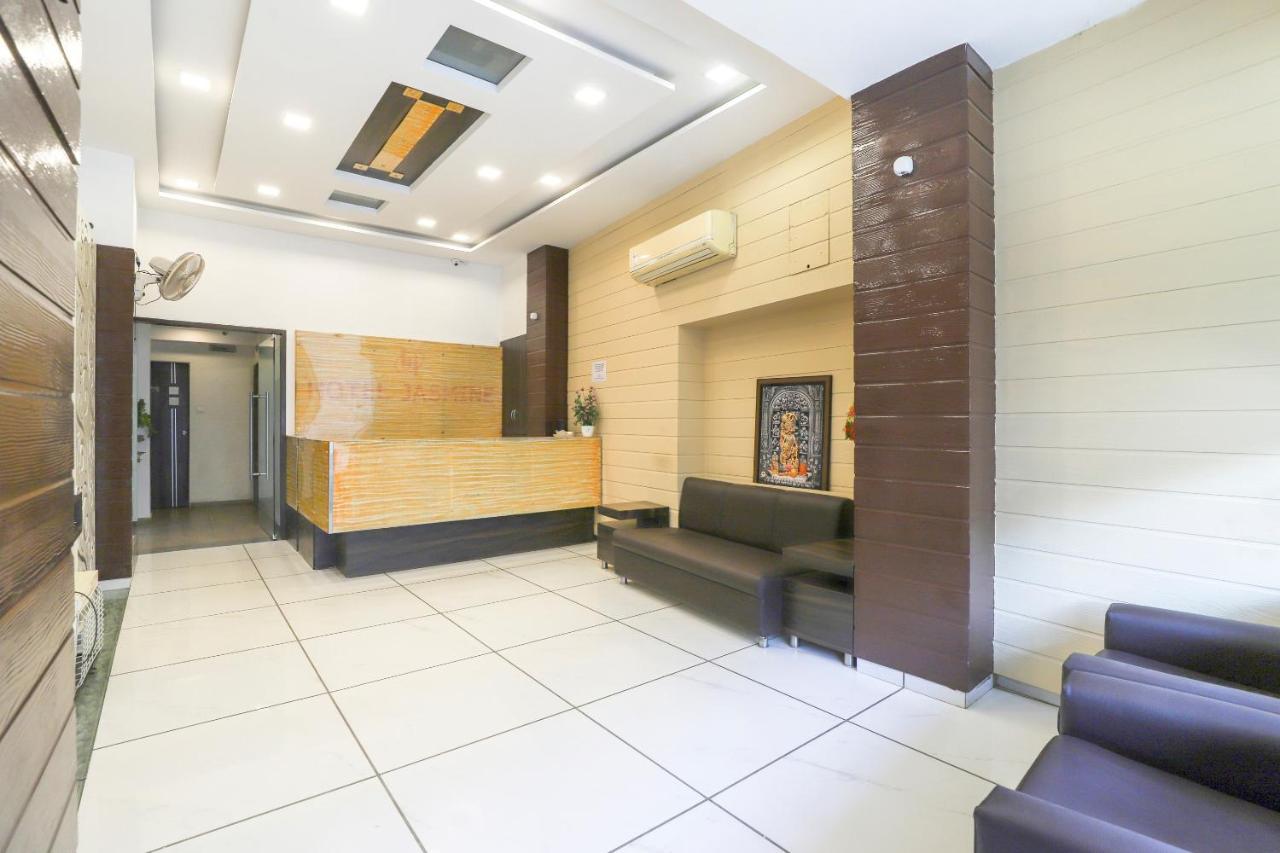 Hotel Jasmine 아흐메다바드 외부 사진