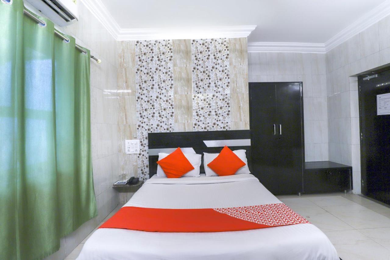 Hotel Jasmine 아흐메다바드 외부 사진