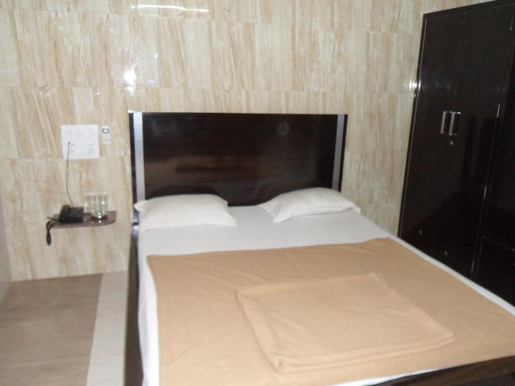 Hotel Jasmine 아흐메다바드 외부 사진