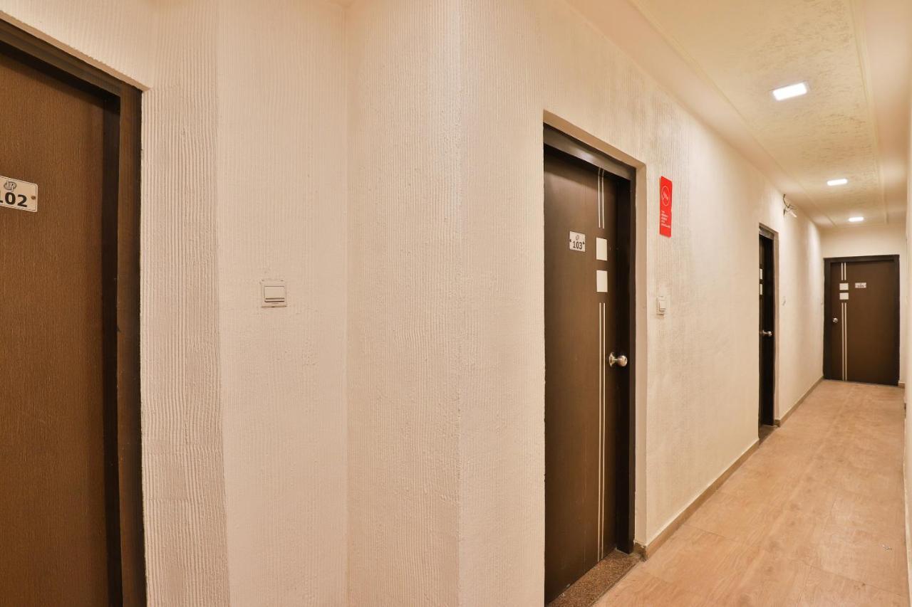 Hotel Jasmine 아흐메다바드 외부 사진